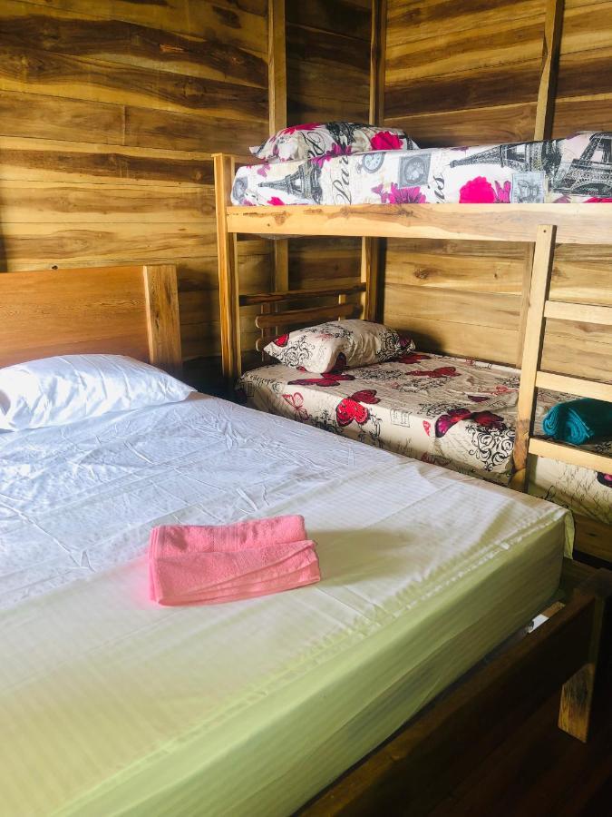 Palm Beach Hostal Guachaca Екстер'єр фото
