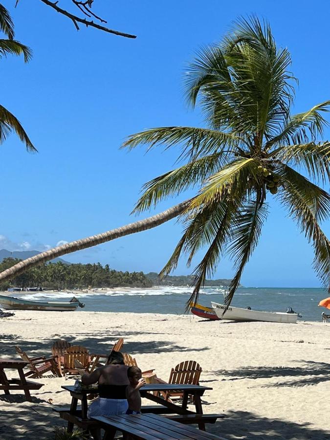 Palm Beach Hostal Guachaca Екстер'єр фото